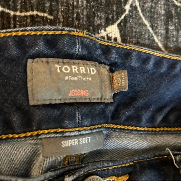 Torrid Dark Blue Women's Skinny Jeans - Picture 2 of 3